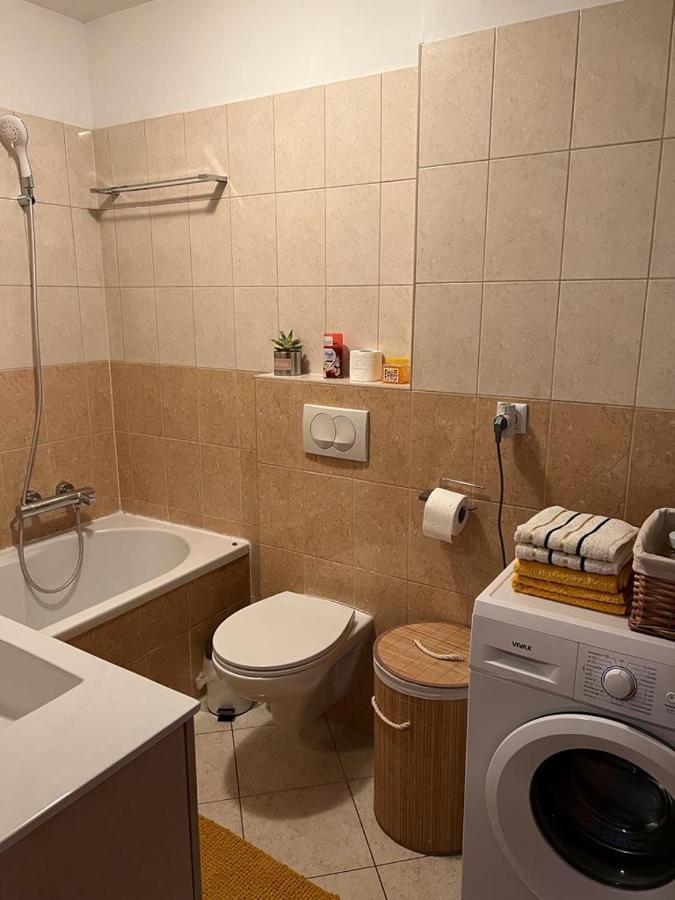 Apartman West - Private Parking Place Загреб Екстер'єр фото